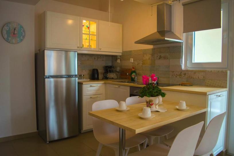 Sunny Central Luxury Apartment Волос Екстериор снимка