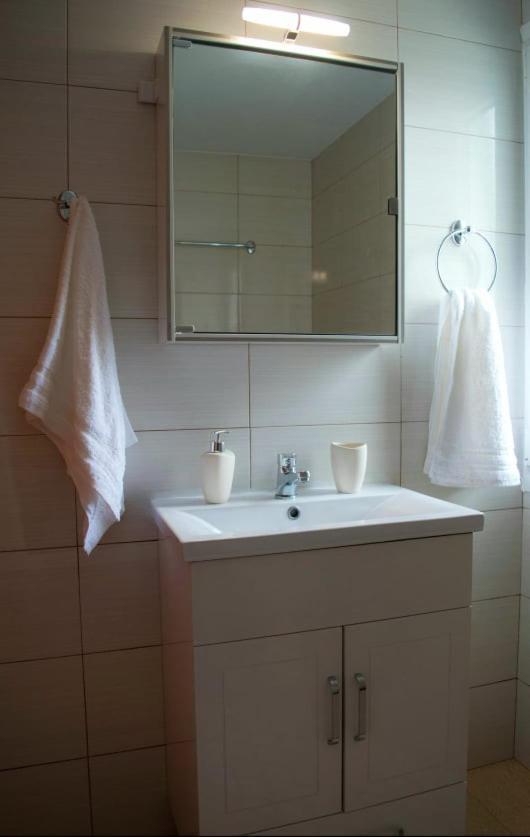 Sunny Central Luxury Apartment Волос Екстериор снимка