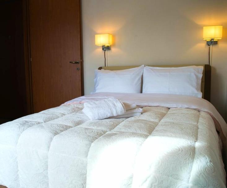 Sunny Central Luxury Apartment Волос Екстериор снимка